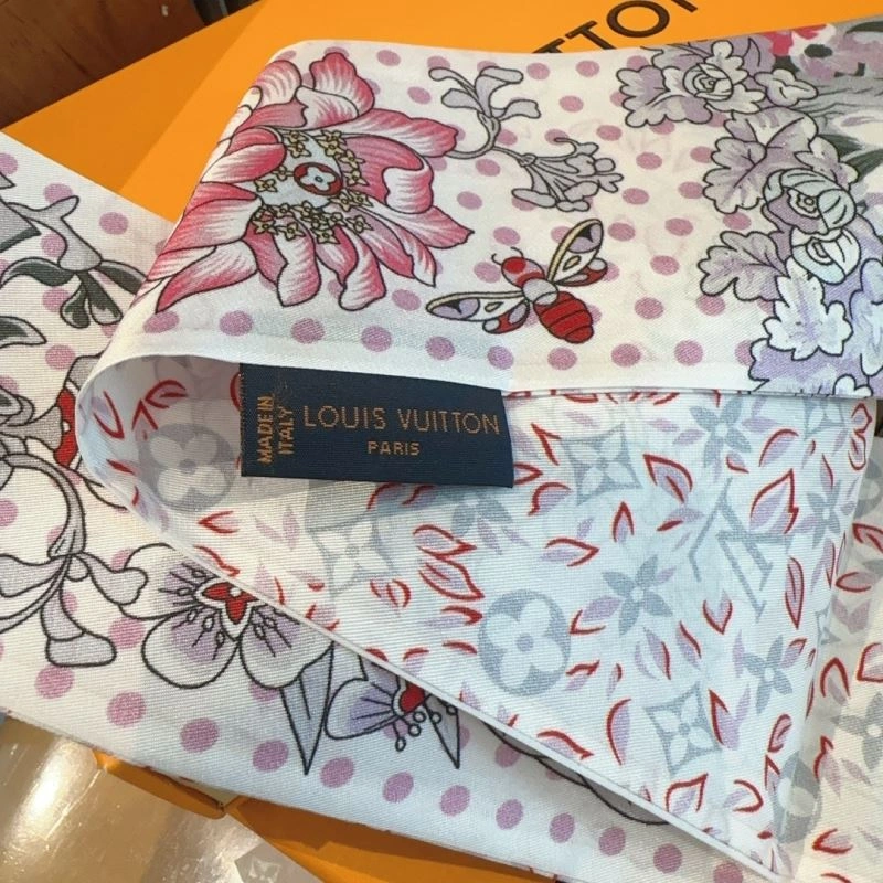 Louis Vuitton Silk Trendy 272590