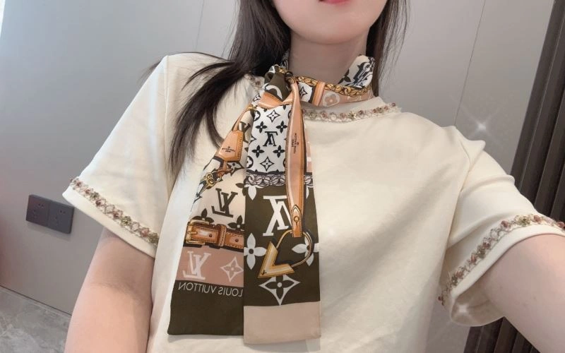 Louis Vuitton Silk UrbanChic 272609