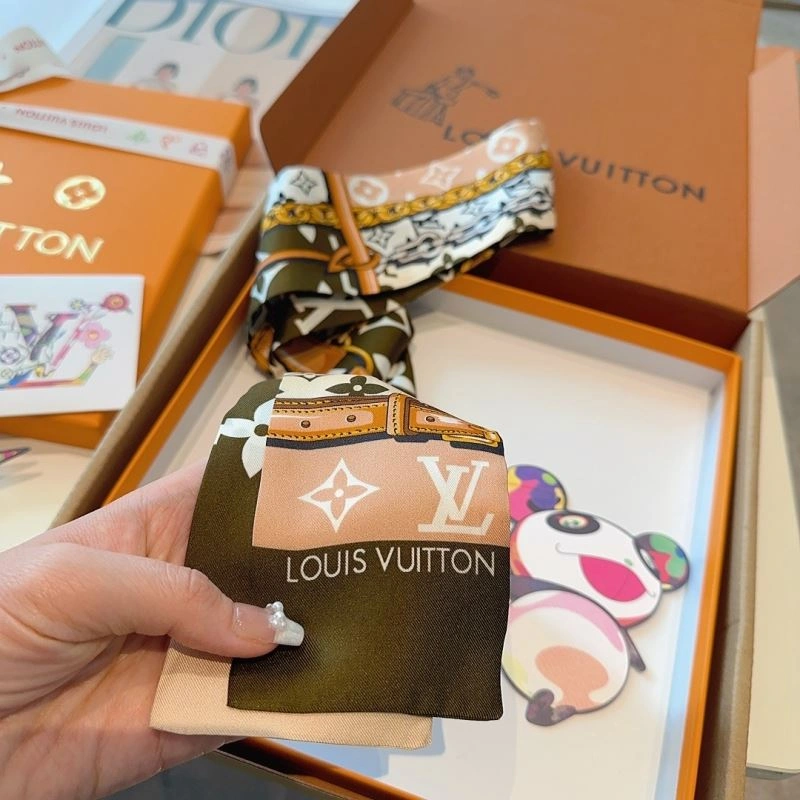 Louis Vuitton Silk UrbanChic 272609