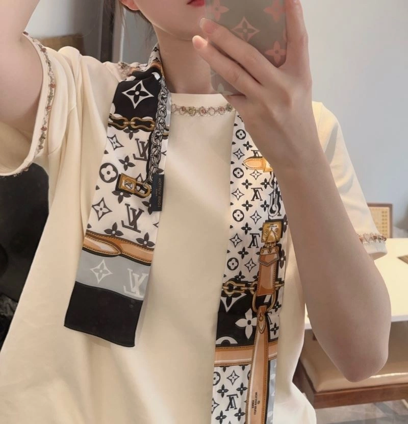 Comfortable Louis Vuitton Silk 272605