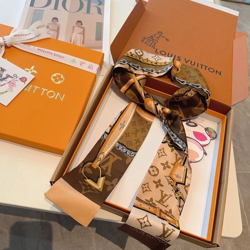 Sleek Louis Vuitton Silk 272606