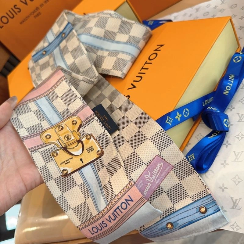 Louis Vuitton Silk Colorful 272608