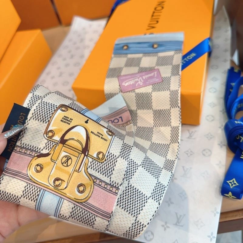 Louis Vuitton Silk Colorful 272608