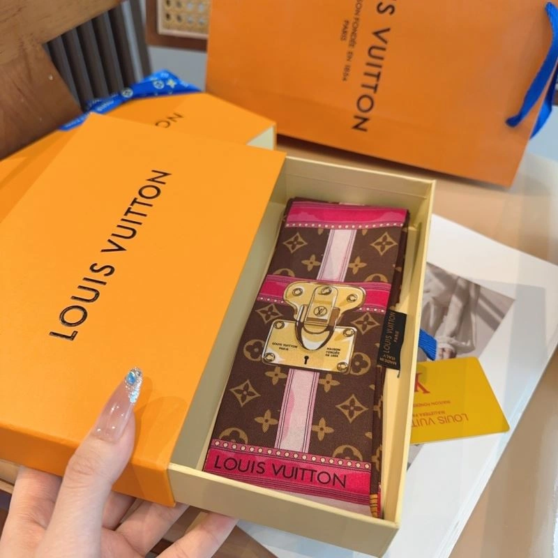 Louis Vuitton Silk Youthful 272594