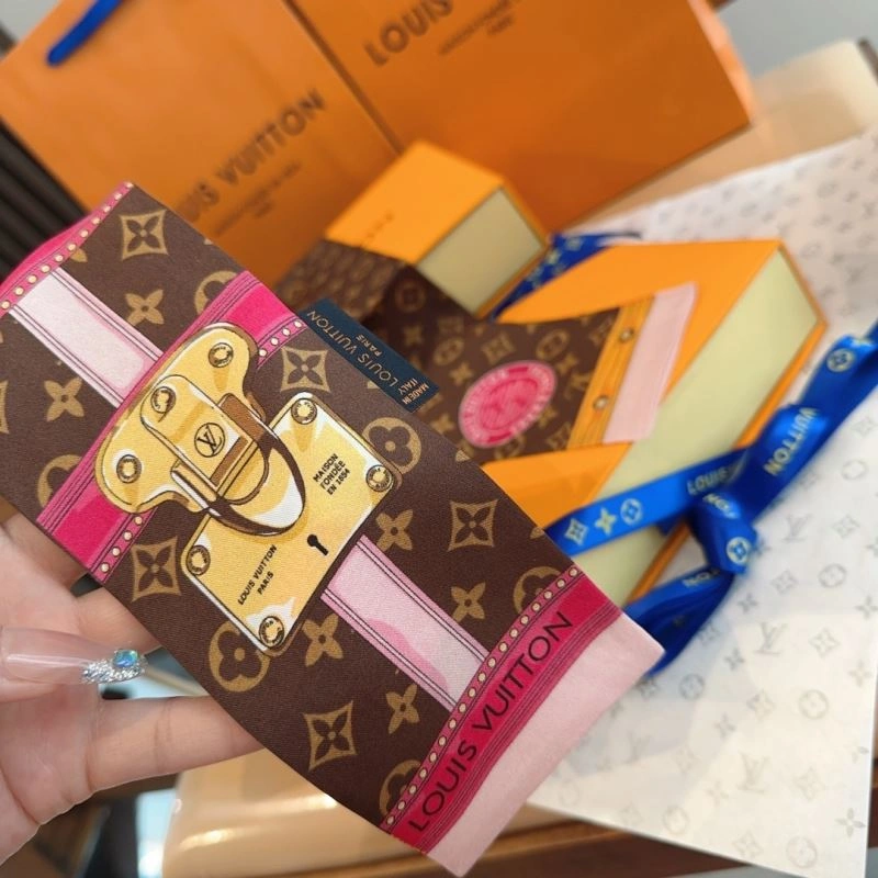 Louis Vuitton Silk Youthful 272594