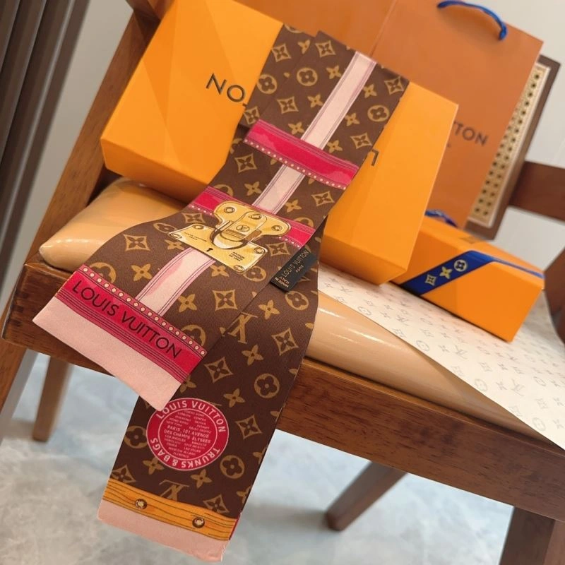 Louis Vuitton Silk Youthful 272594