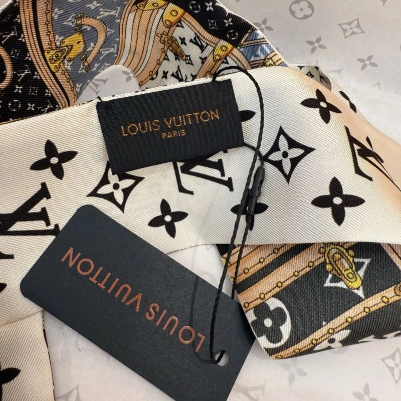 Louis Vuitton Silk Reliable 272599