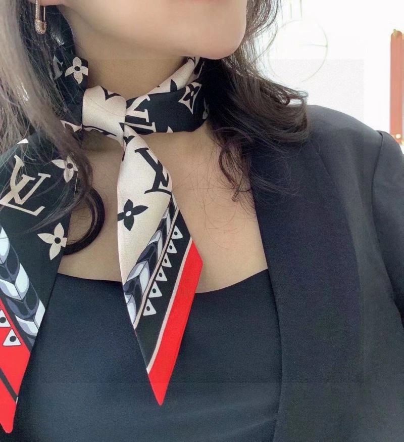 Bold Louis Vuitton Silk 272582