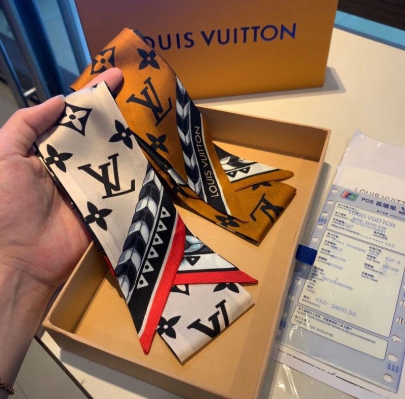 Bold Louis Vuitton Silk 272582