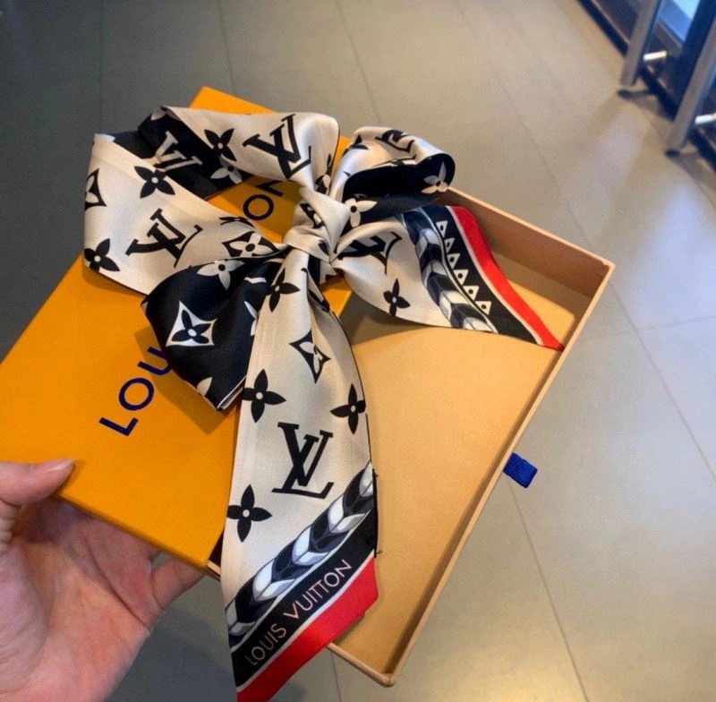 Bold Louis Vuitton Silk 272582