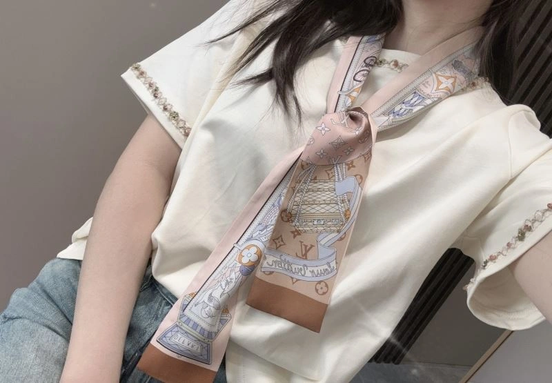 Louis Vuitton Silk Unique 272601