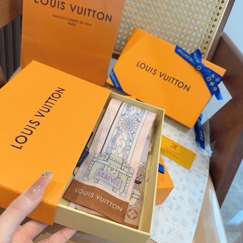 Louis Vuitton Silk Unique 272601
