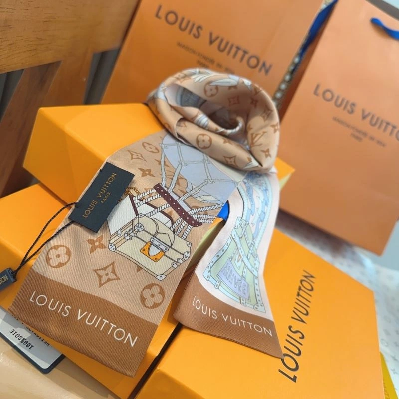 Louis Vuitton Silk Unique 272601