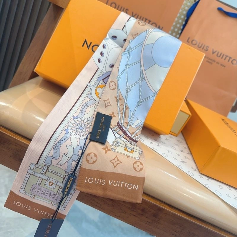 Louis Vuitton Silk Unique 272601