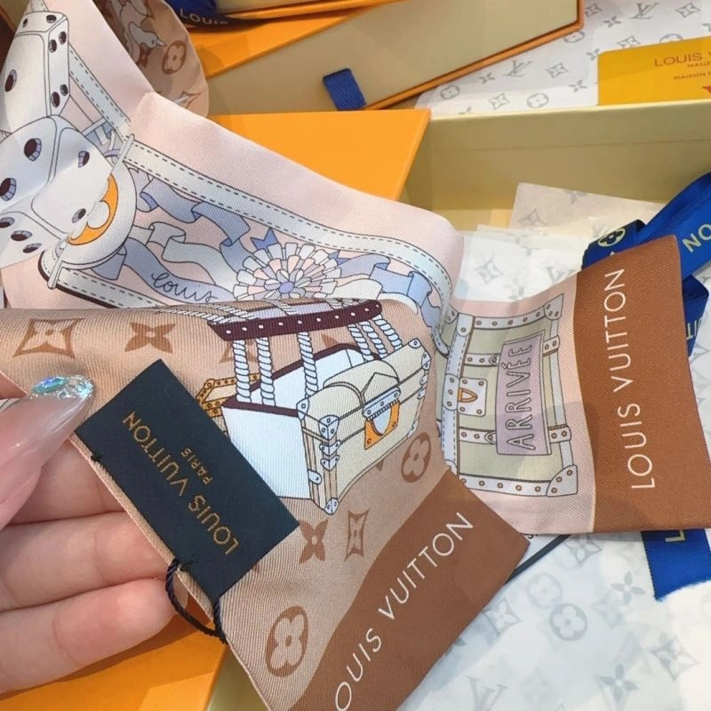 Louis Vuitton Silk Unique 272601