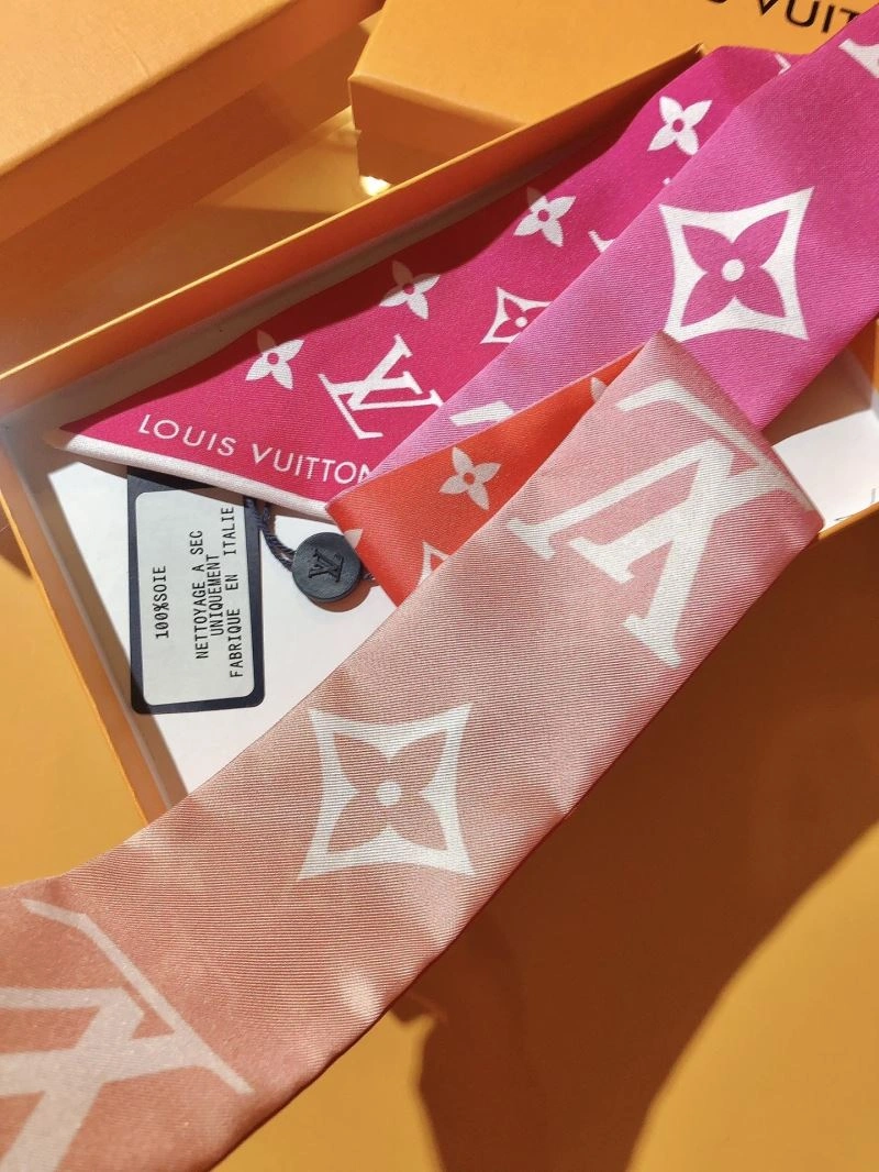 Contemporary Louis Vuitton Silk 272567