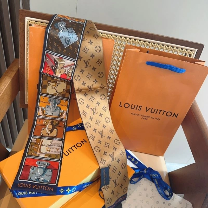 Louis Vuitton Silk Colorful 272547