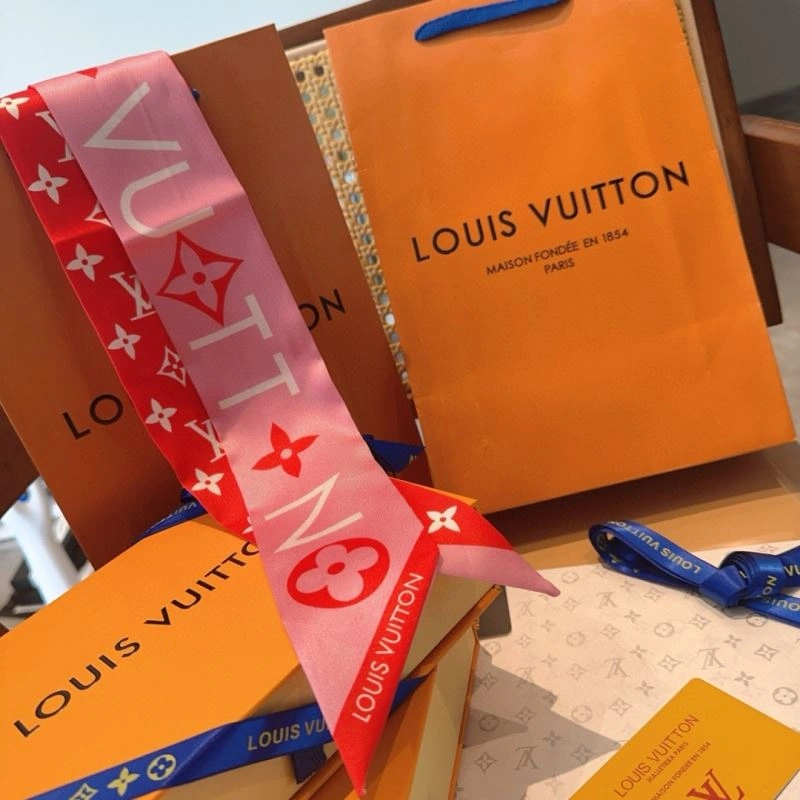 Chic Louis Vuitton Silk 272571