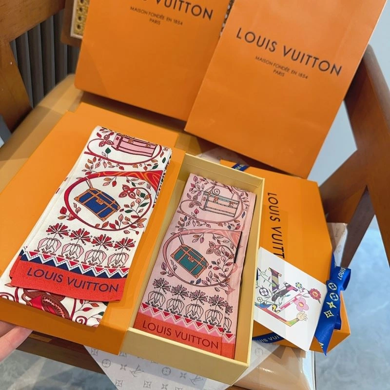 Louis Vuitton Silk Unique 272563