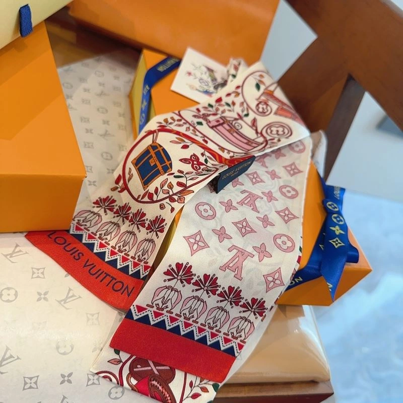 Louis Vuitton Silk Unique 272563