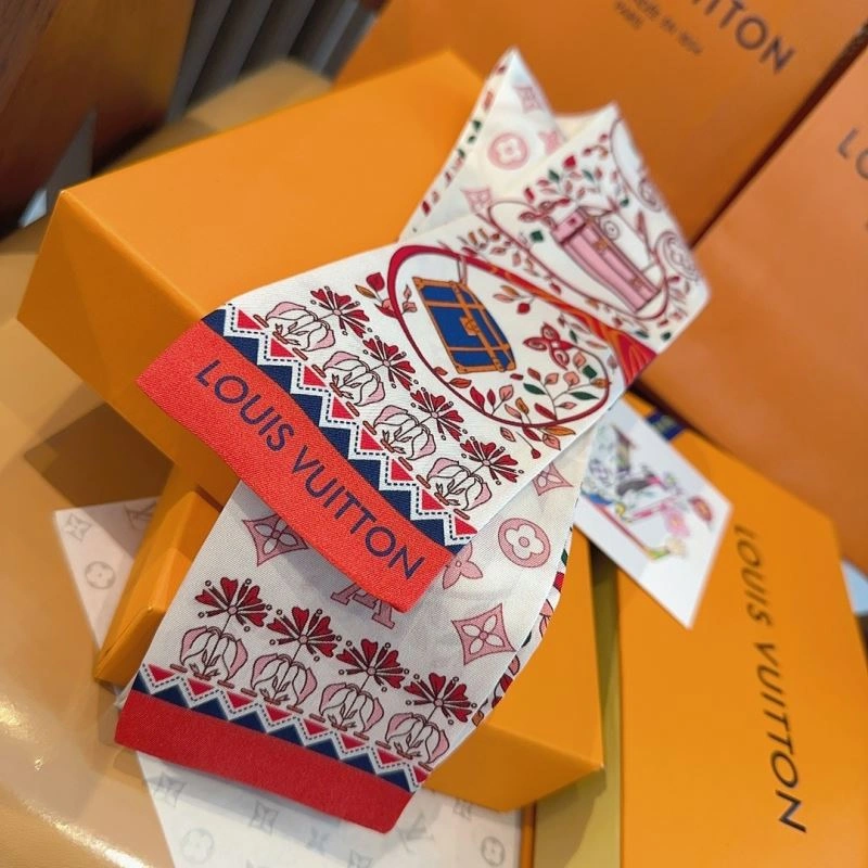 Louis Vuitton Silk Unique 272563