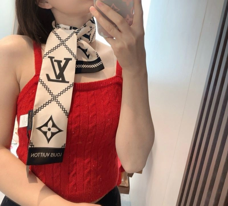 Louis Vuitton Silk UrbanChic 272570
