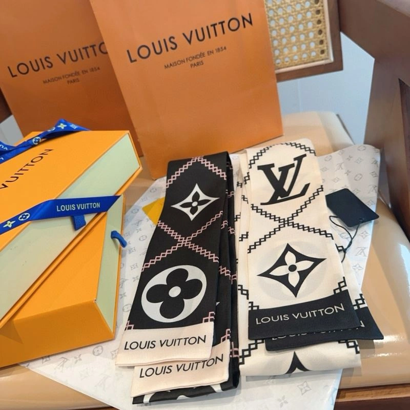 Louis Vuitton Silk UrbanChic 272570