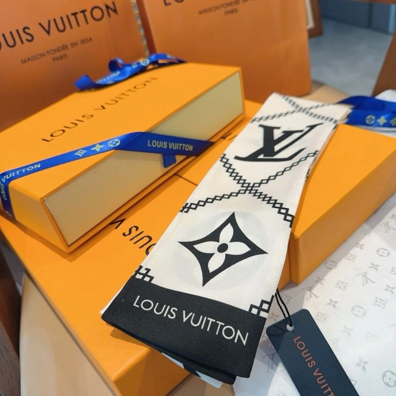 Louis Vuitton Silk UrbanChic 272570