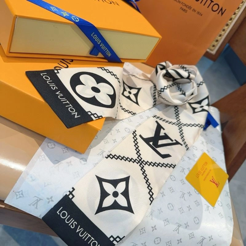 Louis Vuitton Silk UrbanChic 272570