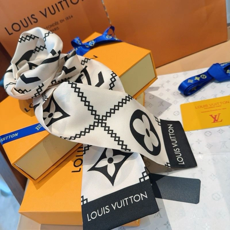 Louis Vuitton Silk UrbanChic 272570