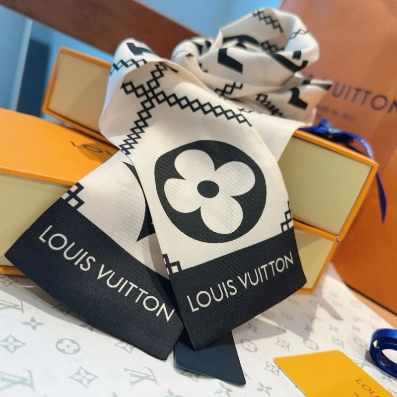 Louis Vuitton Silk UrbanChic 272570