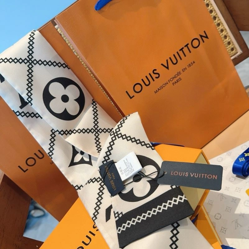 Louis Vuitton Silk UrbanChic 272570