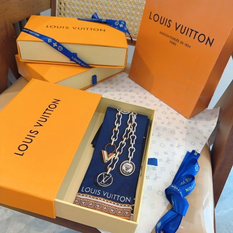 Louis Vuitton Silk Refined 272560