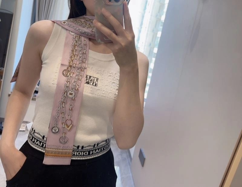 Effortless Louis Vuitton Silk 272553