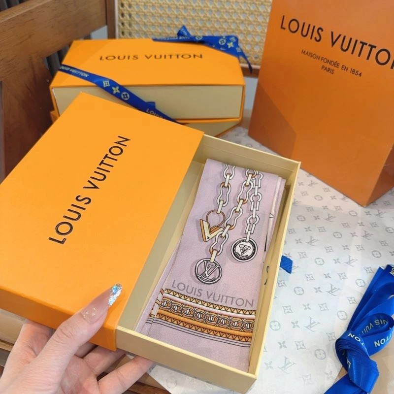 Effortless Louis Vuitton Silk 272553