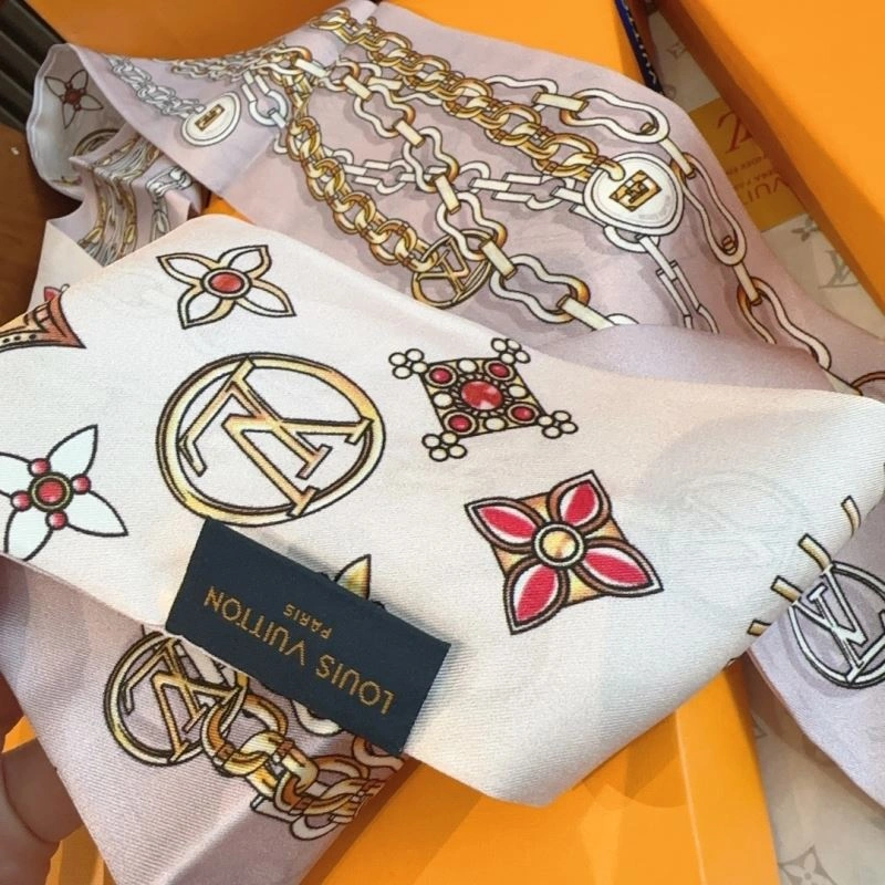 Effortless Louis Vuitton Silk 272553