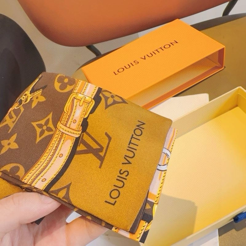 Louis Vuitton Silk NewStyle 272564