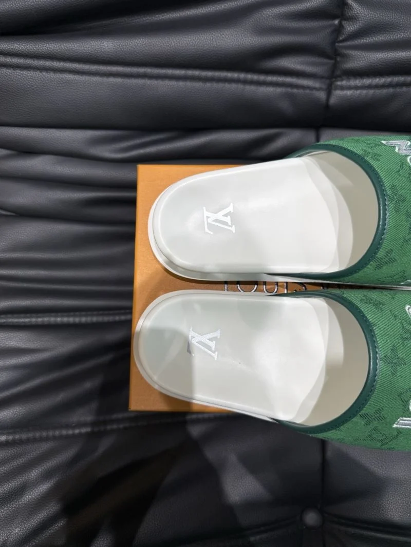 Minimalist Louis Vuitton Slippers 30723