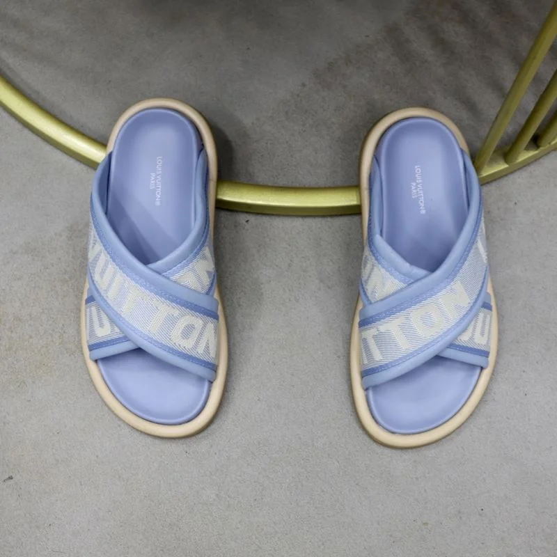 Compact Louis Vuitton Slippers 30729