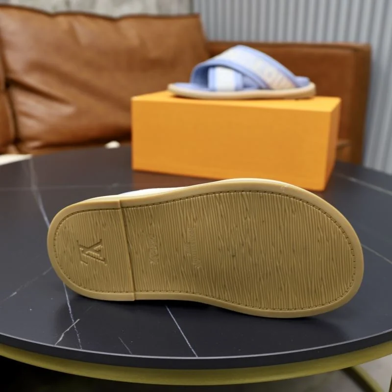 Compact Louis Vuitton Slippers 30729