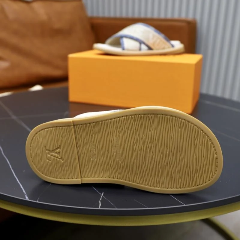 WellDesigned Louis Vuitton Slippers 30697