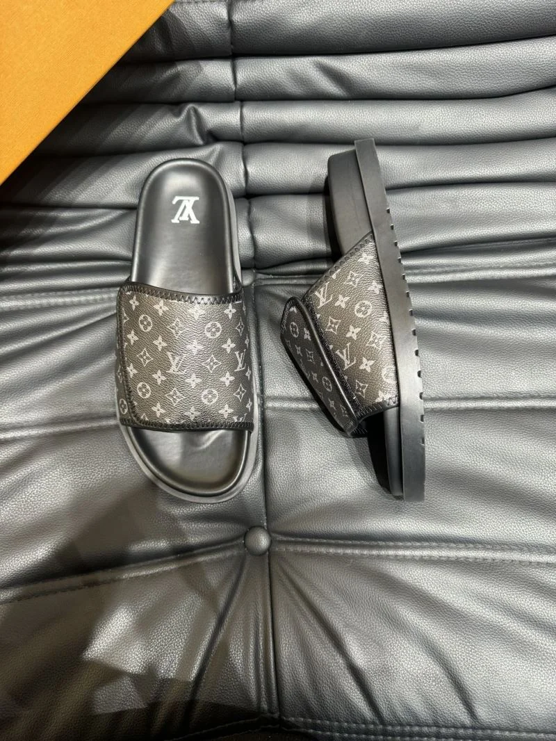 EyeCatching Louis Vuitton Slippers 30652