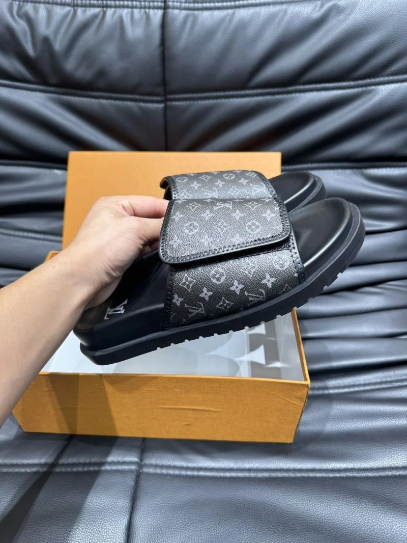 EyeCatching Louis Vuitton Slippers 30652