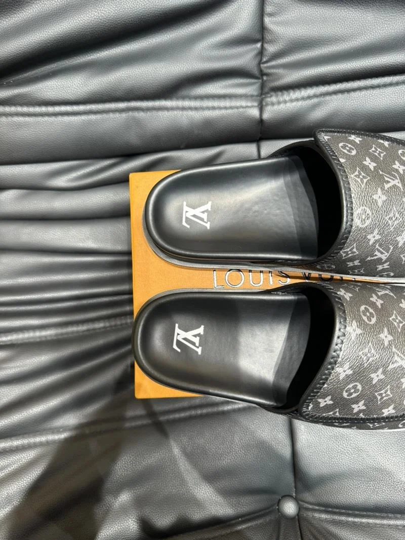 EyeCatching Louis Vuitton Slippers 30652
