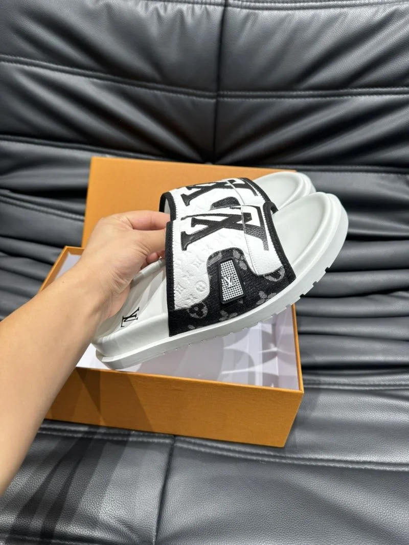Chic Louis Vuitton Slippers 30623