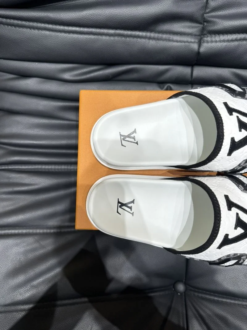 Chic Louis Vuitton Slippers 30623