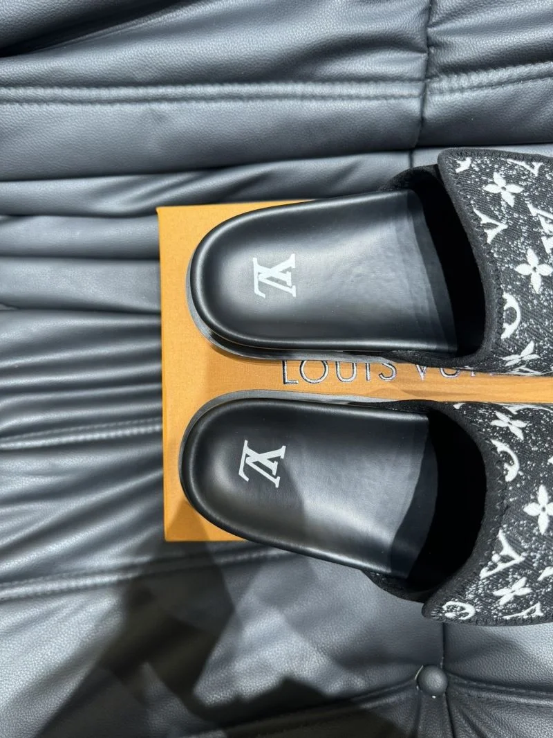 Louis Vuitton Slippers SmoothTexture 30639