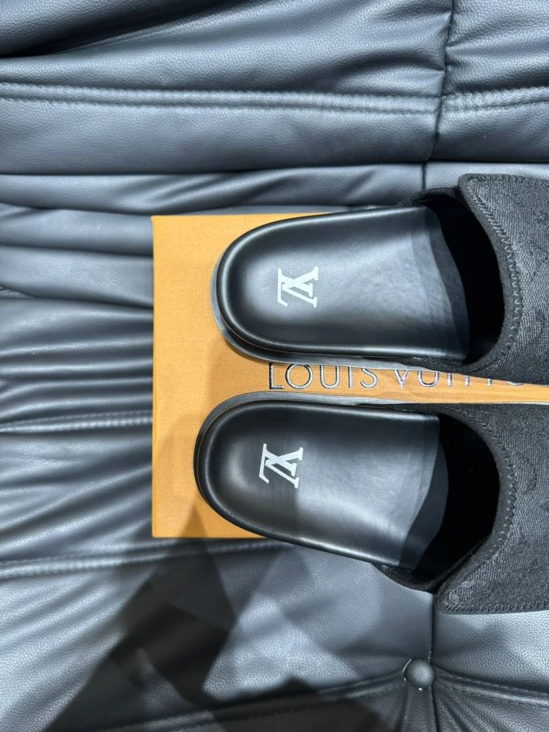 FlexibleFit Louis Vuitton Slippers 30644