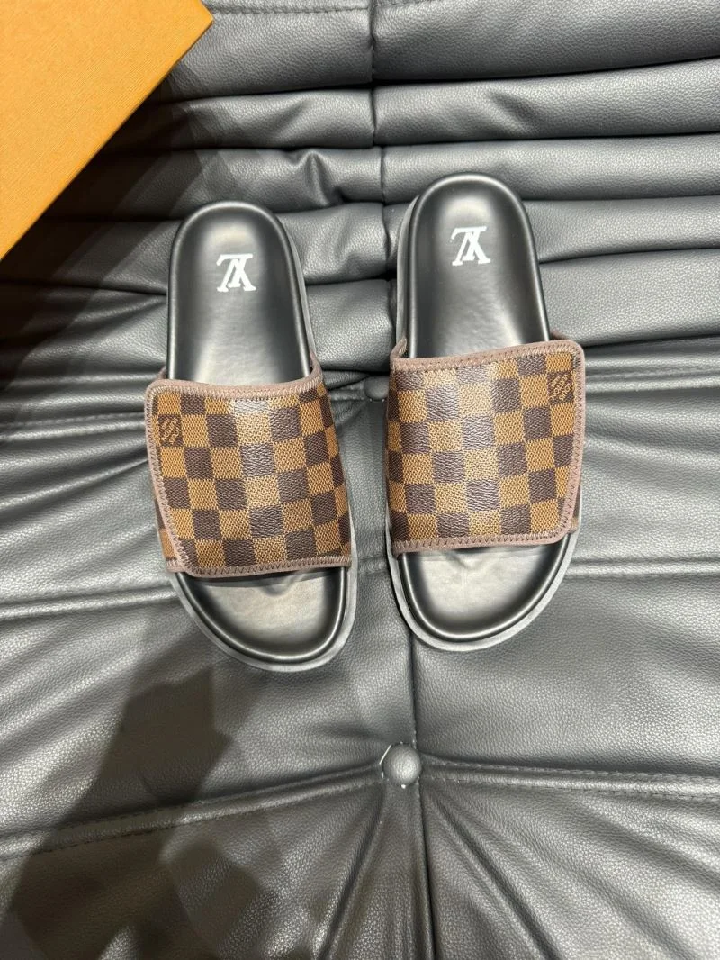 TechFriendly Louis Vuitton Slippers 30646