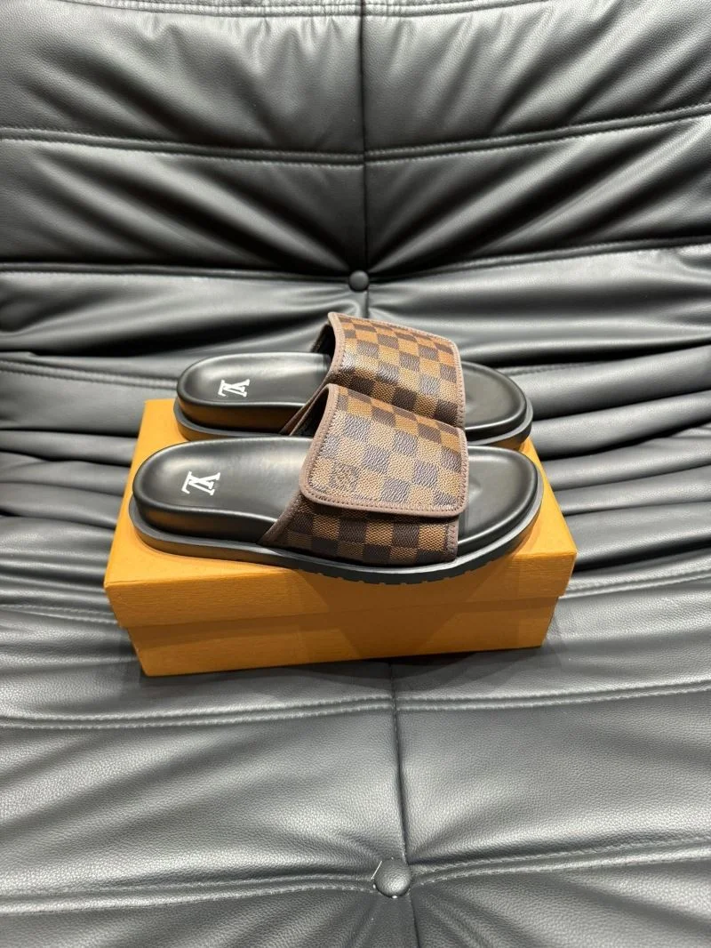 TechFriendly Louis Vuitton Slippers 30646